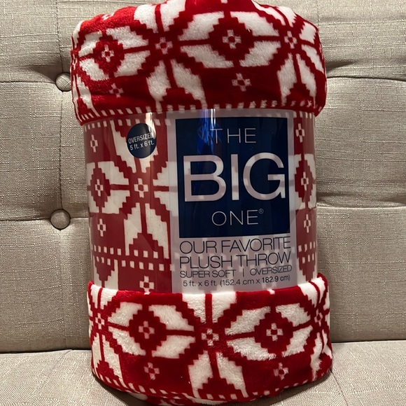 The Big One Bedding Nwt Oversized Plush Throw By The Big One Poshmark